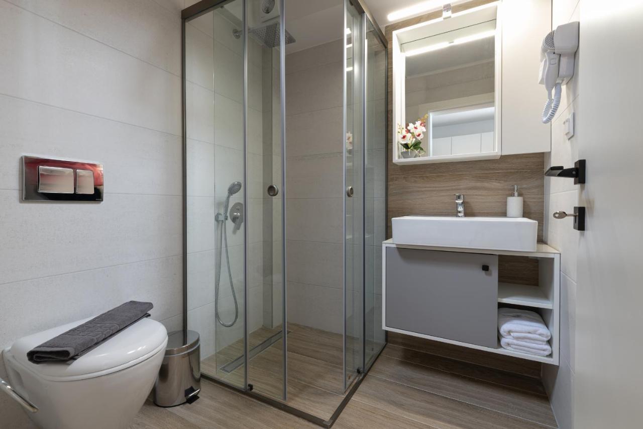 Sky Luxury Suites Sarti Eksteriør billede
