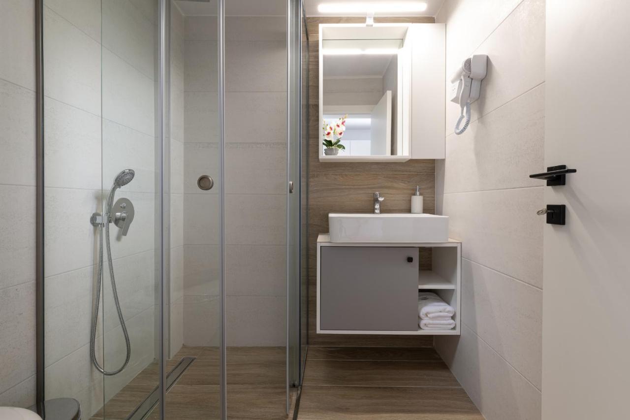 Sky Luxury Suites Sarti Eksteriør billede