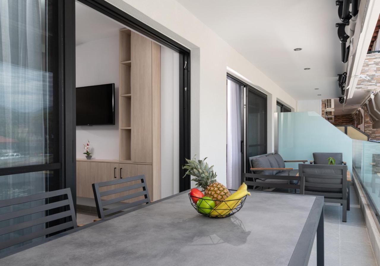Sky Luxury Suites Sarti Eksteriør billede